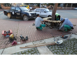 Burhaniye’de Yeni Tasarım Banklar Geliyor