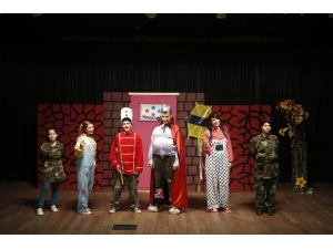 Sincan’da Tiyatro Rüzgarı