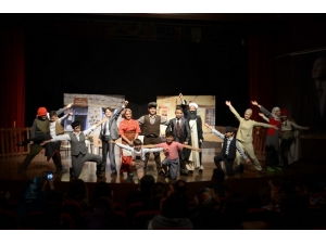 Minikler Tiyatrocuya, Resim Defterleri Bilete Dönüştü