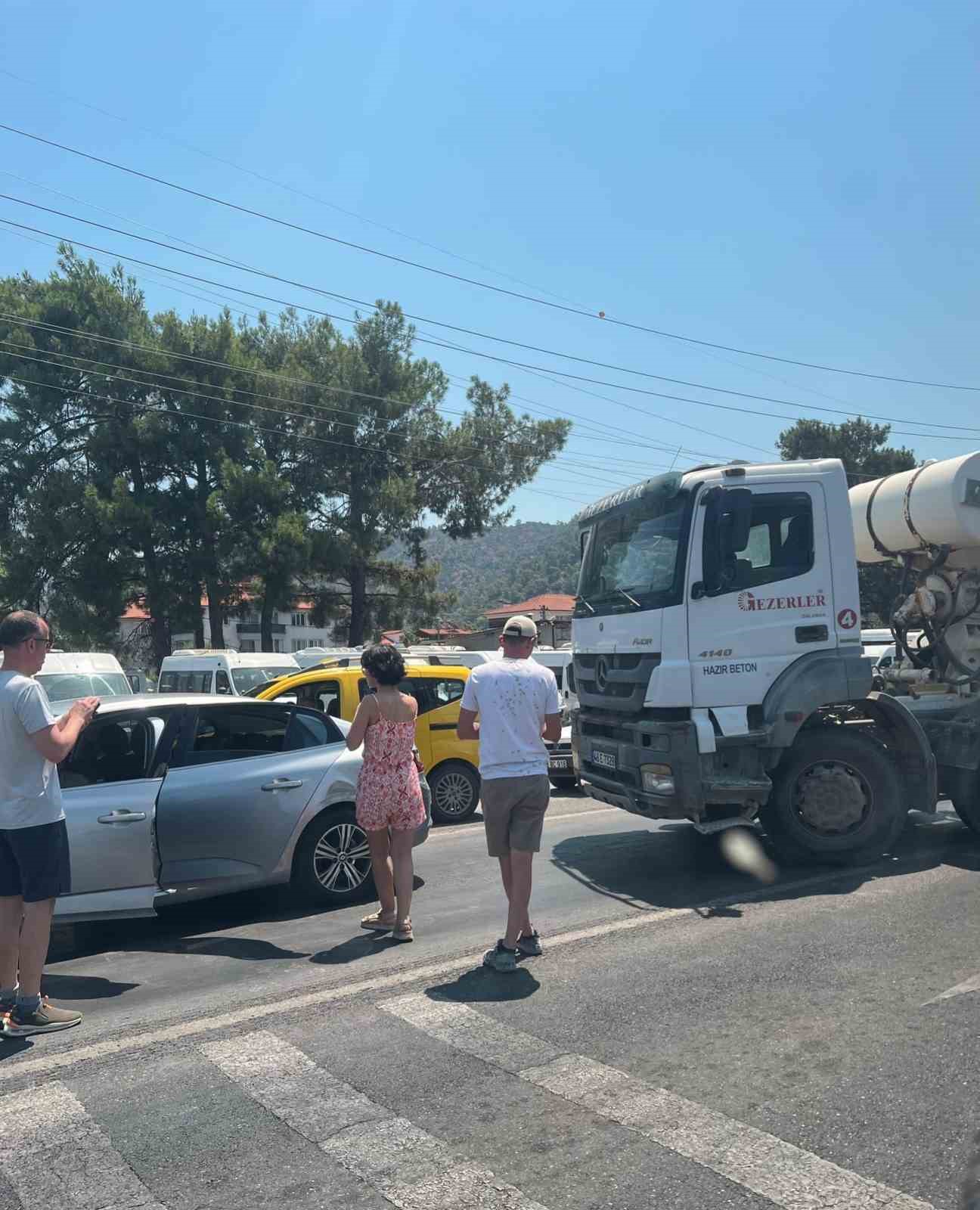ortaca-da-zincirleme-trafik-kazasi