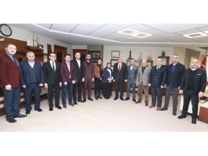 Başkan Karaosmanoğlu, Kocaeli Trabzonlular Derneği Yönetimini Ağırladı