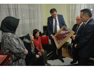 Bakan Yılmaz Tarafından Gönderilen Emanetler Şehit Ailesine Teslim Edildi