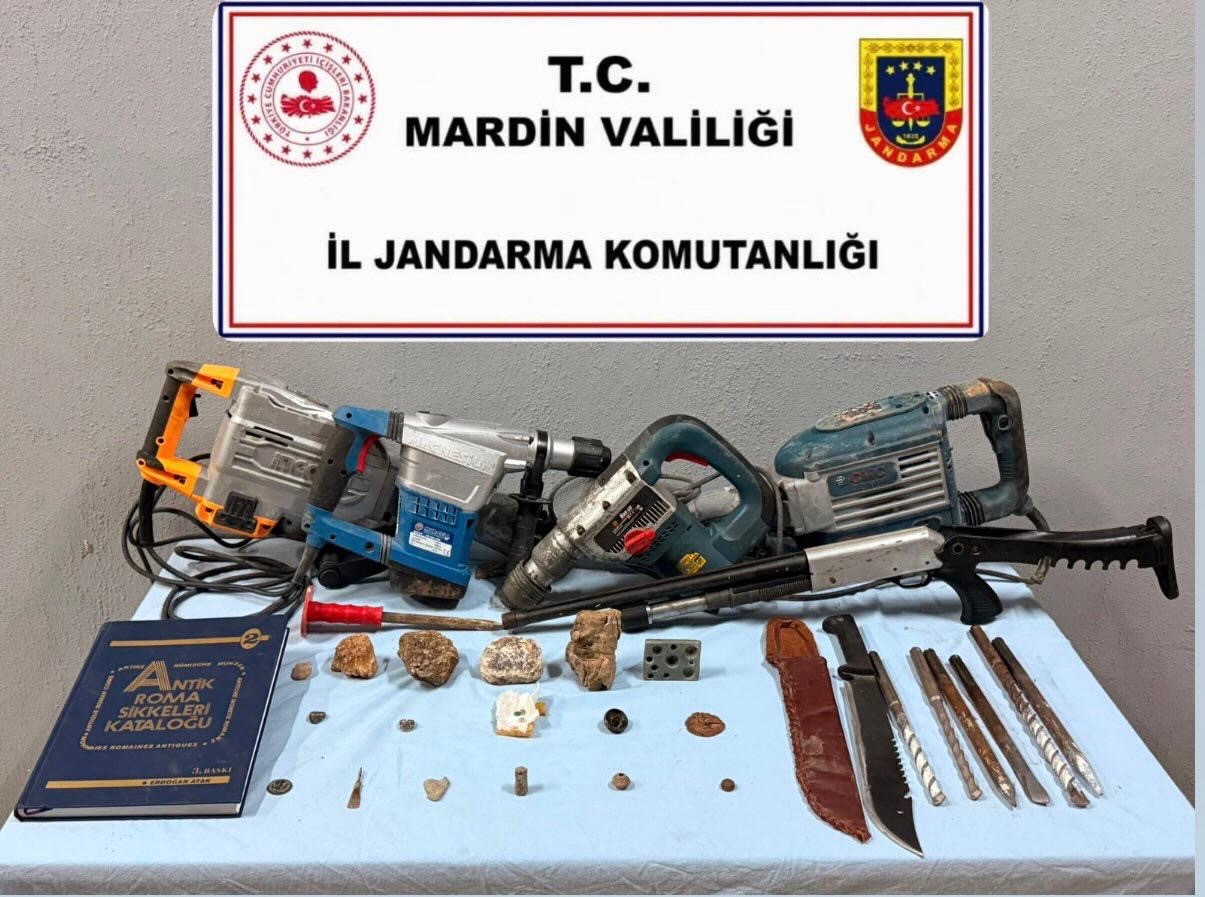 mardin-de-tarihi-eser-kacakciligi-operasyonunda-1500-yillik-mozaik-ele-gecirildi
