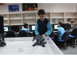 Vali Hüseyin Aksoy, Dumlupınar Ortaokulu Robotik Atölye Açılışına Katıldı