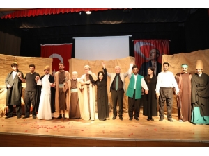 Kızıltepe’de ’Bir Garip Uveys’ Tiyatrosu Sahnelendi
