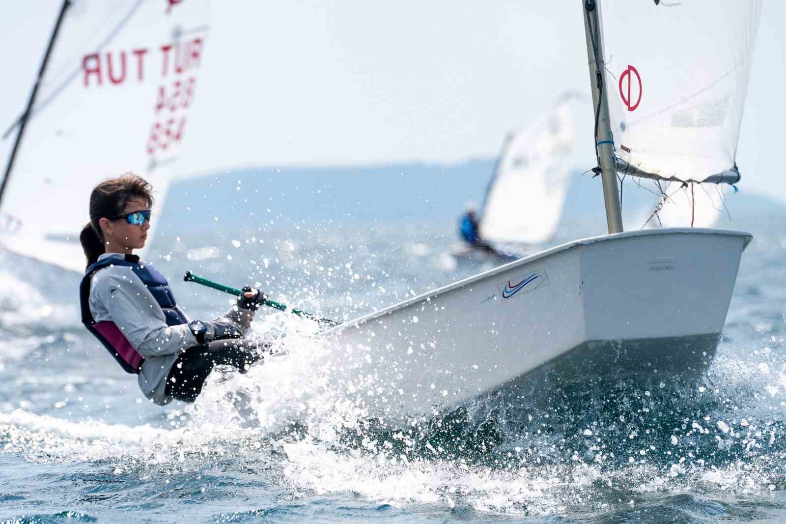 tayk-eker-olympos-regatta-da-genc-yelkenciler-marmara-da-ruzgarla-yaristi