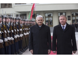 Başbakan Yıldırım Belarus’ta Resmi Törenle Karşılandı