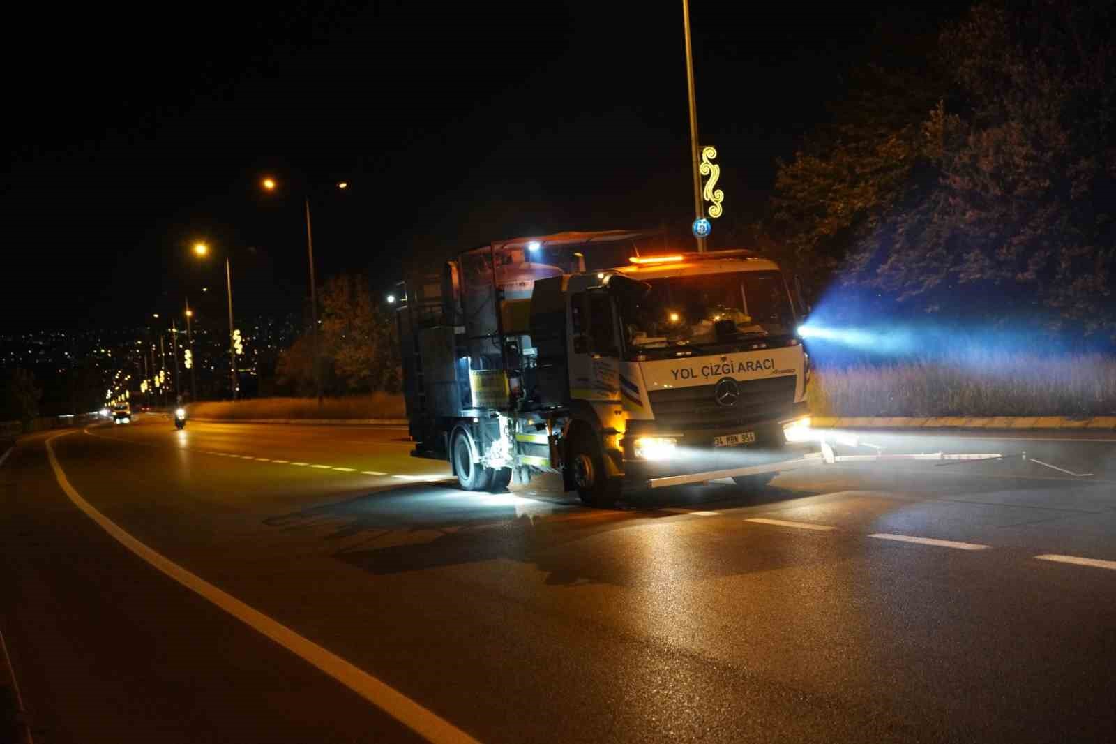 reflektif-yol-cizgileriyle-surus-guvenligi-artirildi