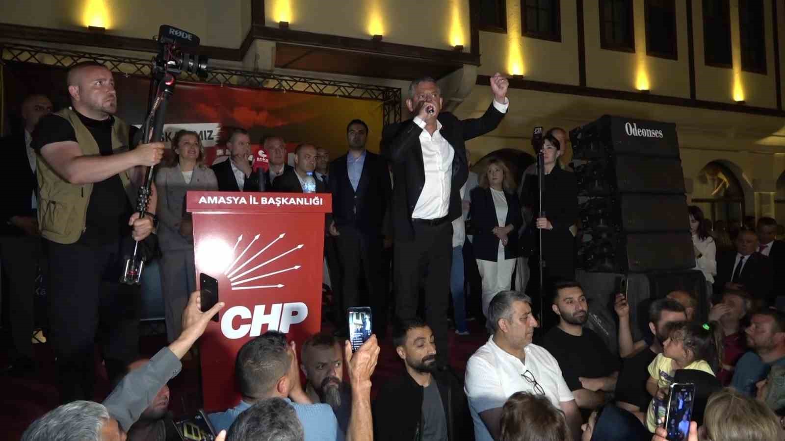 ozgur-ozel-ne-bolunmenin-ne-kavganin-pesindeyiz