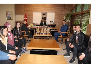 Başarılı Öğrenciler Kaymakam Arıcan’ı Ziyaret Etti