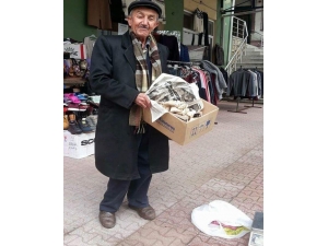 Mantar Satarak Geçimini Sağlıyor