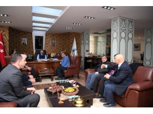 Umre’den Dönen Üzülmez’e Hayırlı Olsun Ziyaretleri Devam Ediyor