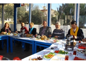 Edremit Chp İlçe Yönetimi, Basın İle Bir Araya Geldi