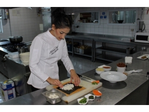 21 Yaşındaki Genç, Kore Mutfağına Şef Aşçı Oldu