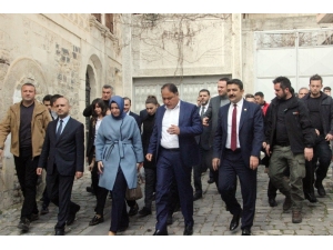 Bakan Kaya, Şehit Aileleri İle Roket Saldırısına Uğrayan Yerleri Ziyaret Etti