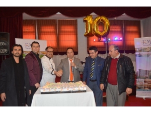 10. Yıl Pastasını Hep Birlikte Kestiler