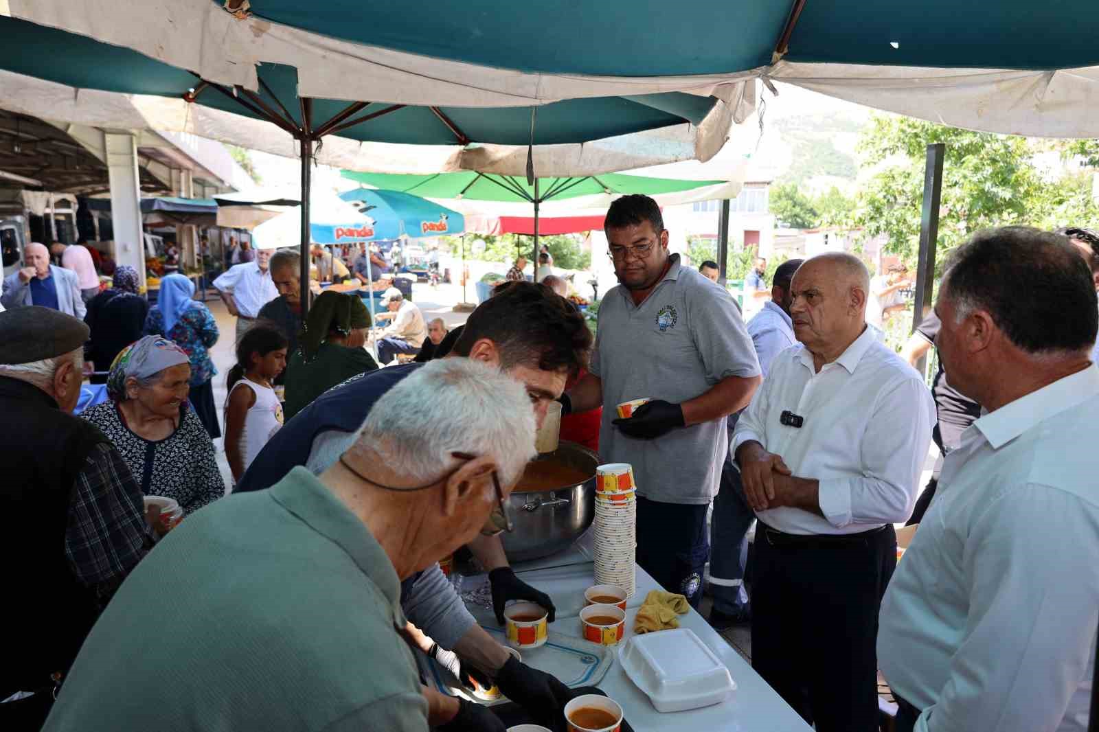 baskan-ozturk-kapali-pazar-yerinde-esnaf-ve-vatandaslarla-bulustu