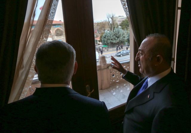 Çavuşoğlu, Ankara'daki Kritik Görüşme Öncesi Tillerson'a Eski Gazi Meclis Manzarasını Gösterdi