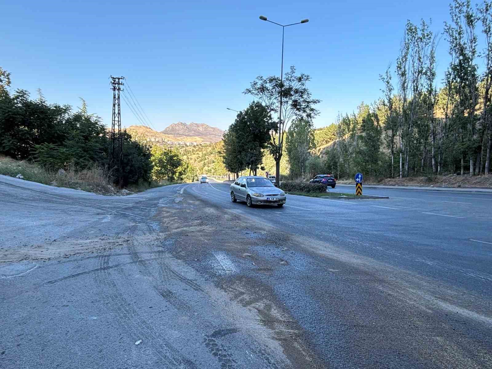 ankara-da-beton-mikseri-otomobille-carpisti-1-i-agir-5-yarali