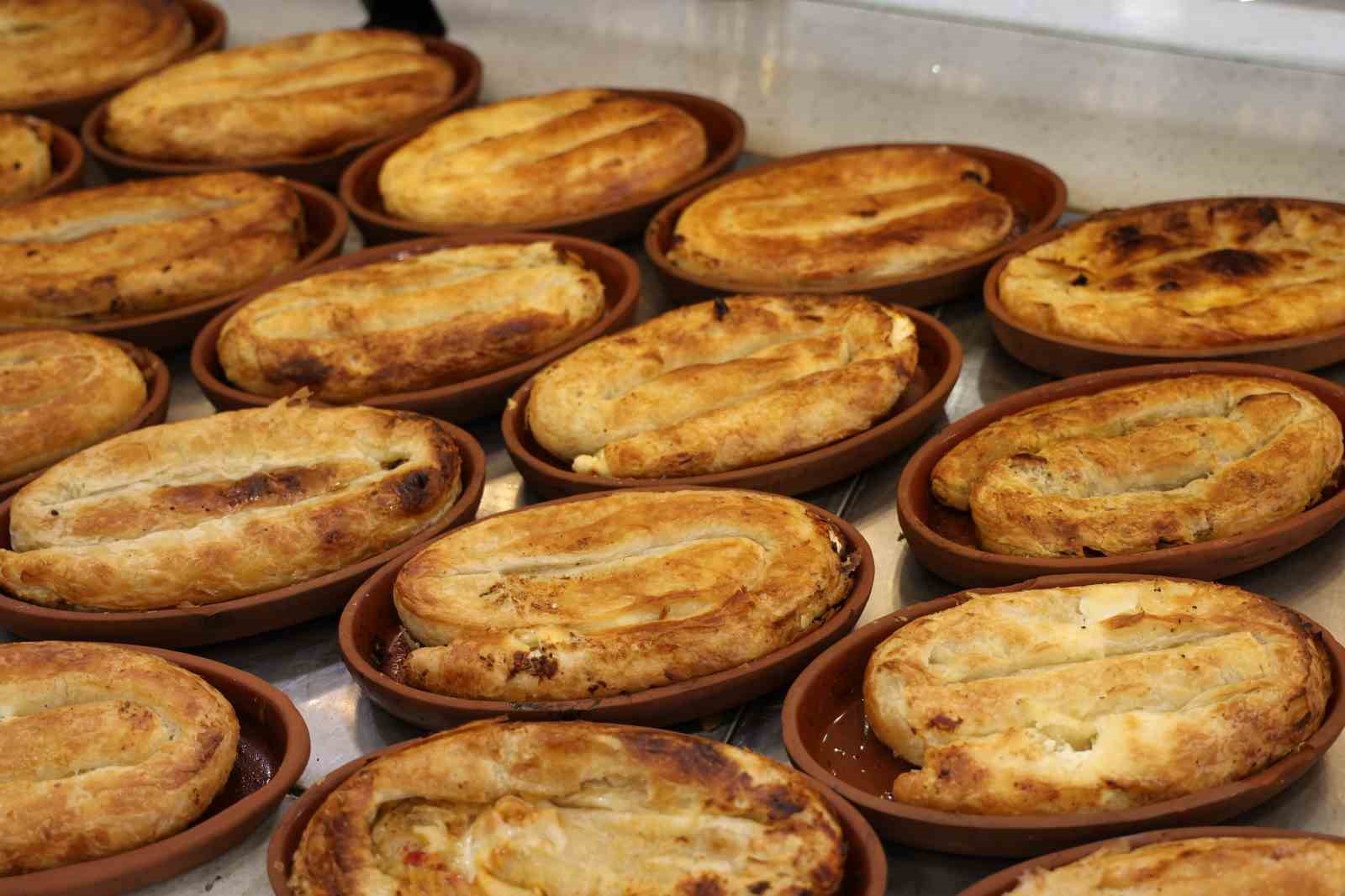 diyarbakir-da-tandirda-comleklerde-pisirilen-yeni-lezzet-borek-talep-goruyor