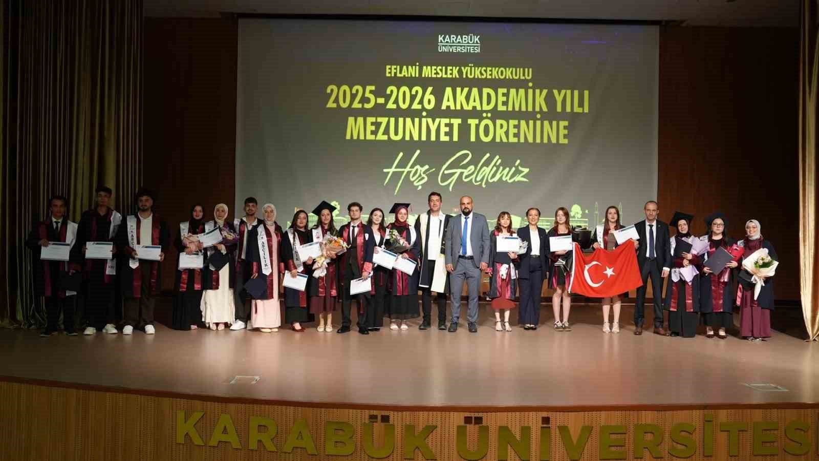 karabuk-te-meslek-yuksekokullarinda-mezuniyet-coskusu
