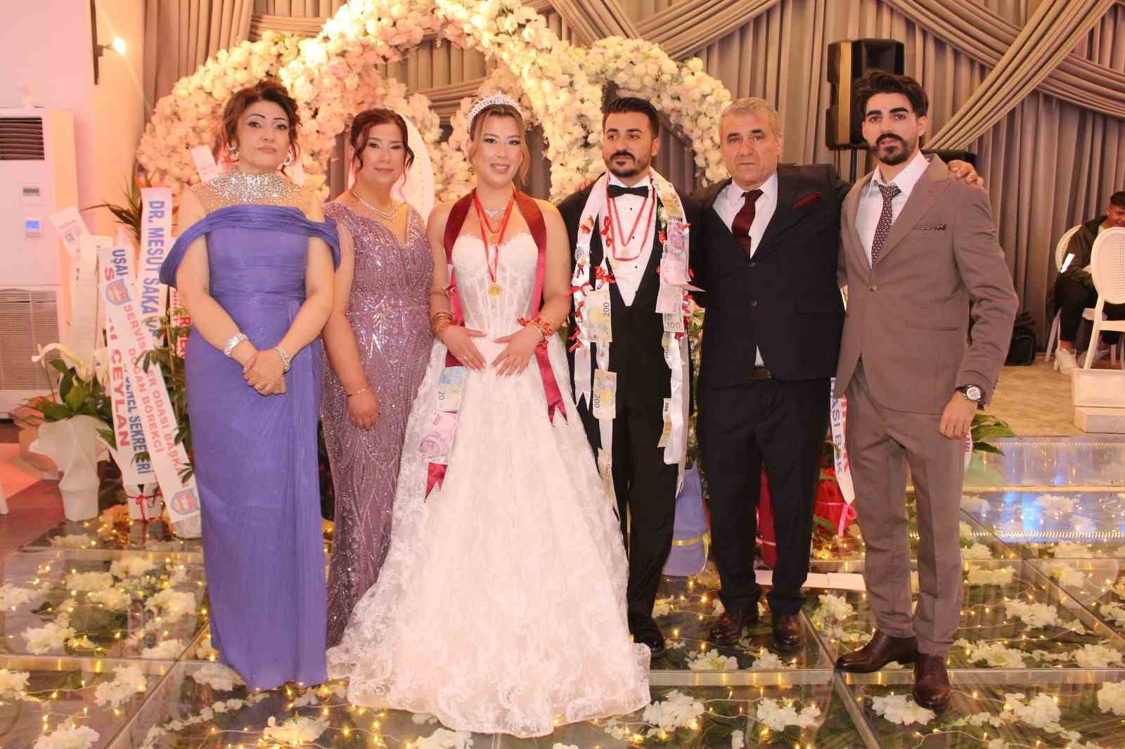 usak-ta-15-sahitli-nikah-toreni