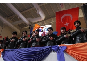 Binlerce Kişi Cumhurbaşkanını Bekliyor