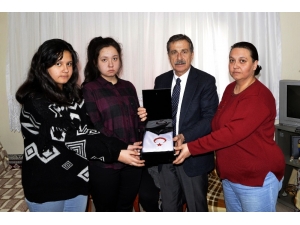 Başkan Ataç, Eskişehirli Şehit Serdar Ege’nin Ailesini Ziyaret Etti