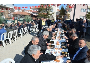 Şehit Pilot Mut İçin Yemek Verildi