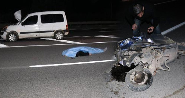 Manisa'da Otomobille Çarpışan Motosikletteki 2 Kişi Öldü