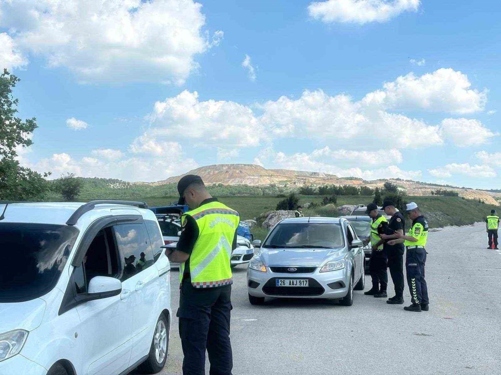 bilecik-te-bayram-denetimi-321-kisi-ve-144-arac-sorgulandi