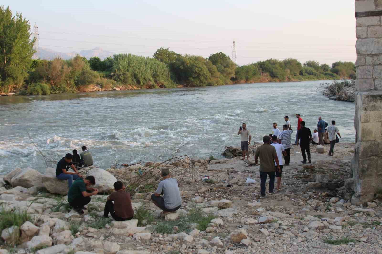 ceyhan-nehri-ne-serinlemek-icin-giren-2-cocuk-kayboldu