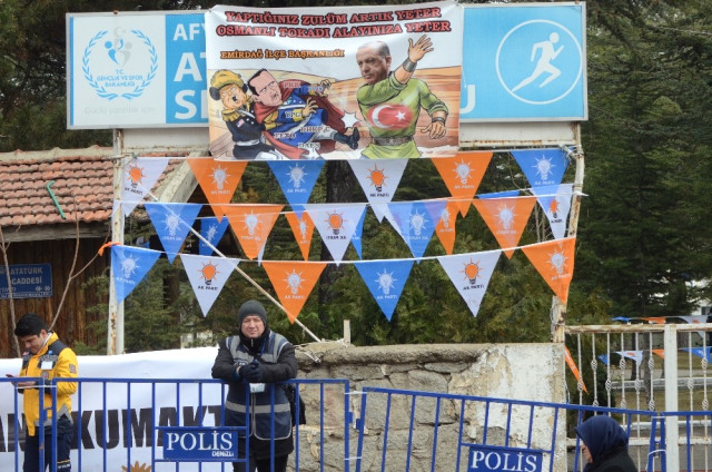 Erdoğan Ziyareti Öncesi Afyonkarahisar'da Dikkat Çeken 'osmanlı Tokadı' Pankartı