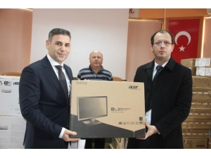 Okullara Bilgisayar Ve Yazıcı Dağıtıldı