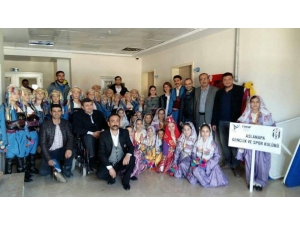 Aslanapa Halk Oyunları Ekiplerinden Büyük Başarı