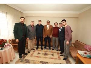 Başkan Karaosmanoğlu’ndan Afrin Gazisine Ziyaret