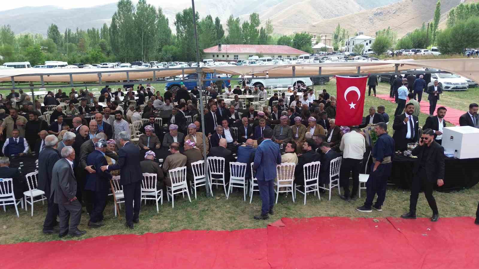 cilo-nun-eteklerinde-15-bin-kisilik-dugun