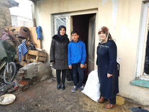 Kent Konseyi Kadın Meclisi İhtiyaç Sahibi Ailelerin Yanında