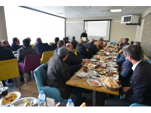 Muhtarlardan Başkan Korkut’a Memnuniyet Plaketi