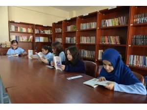 Okullarda, Edebi Hayat Okumaları Devam Ediyor