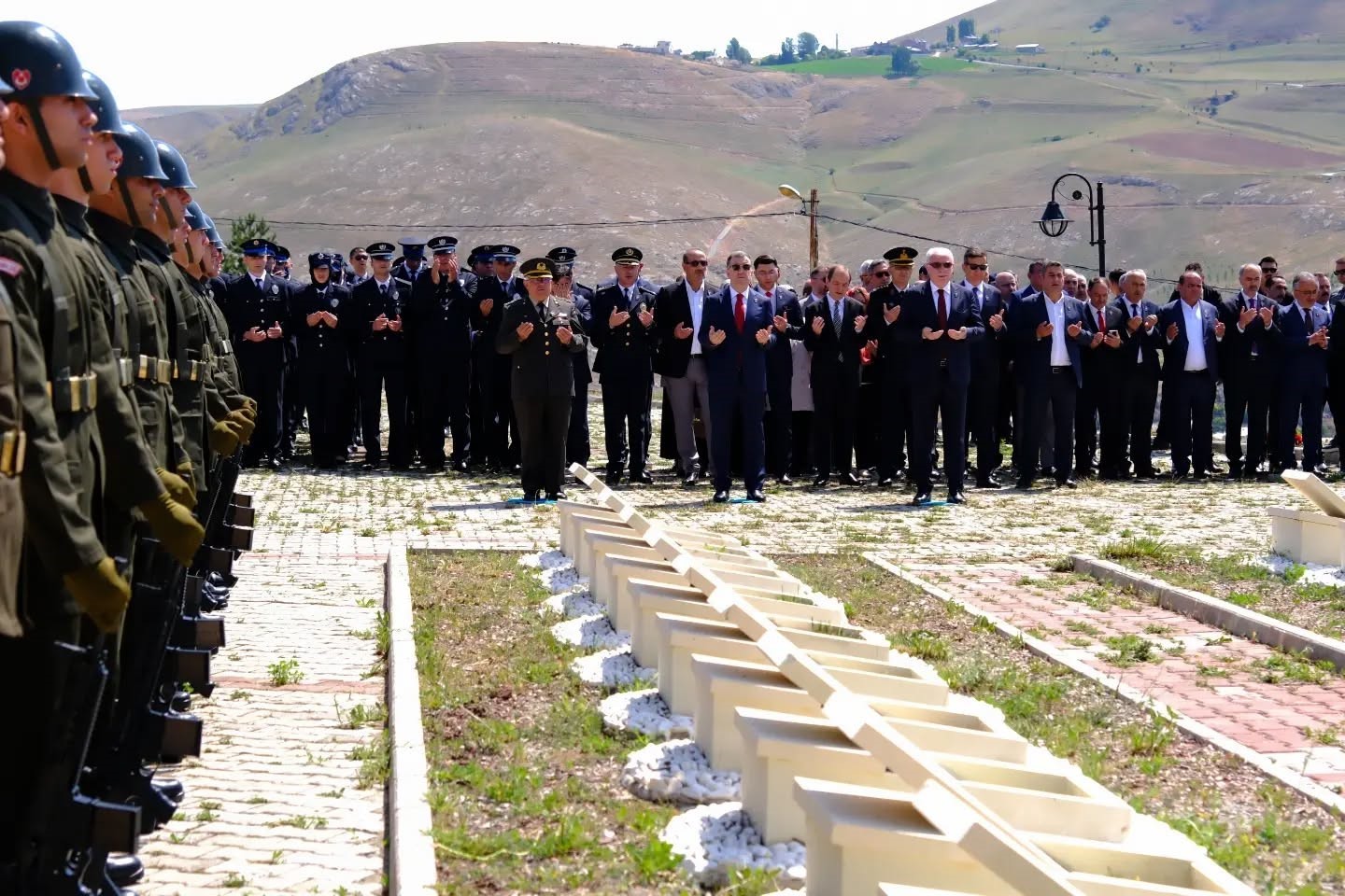 bayburt-ta-15-temmuz-sehitleri-dualarla-anildi