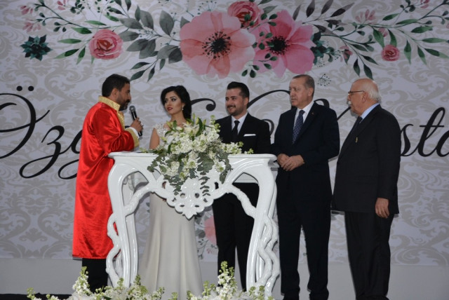 Cumhurbaşkanı Erdoğan, Nikah Şahidi Oldu