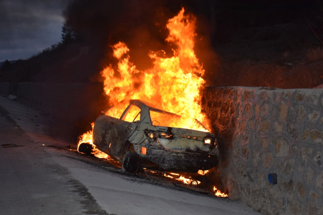 İstinat Duvarına Çarpan Otomobil Alev Aldı: 5 Ölü
