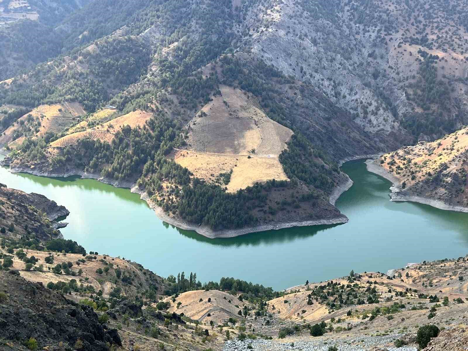 sariguzel-baraji-ve-cevresindeki-daglar-manzarasiyla-hayran-birakiyor