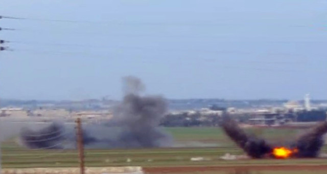 Afrin'de Hareketli Gün! Esad Güçleri Kente Girdi, Türk Topçusu Bomba Yağdırdı