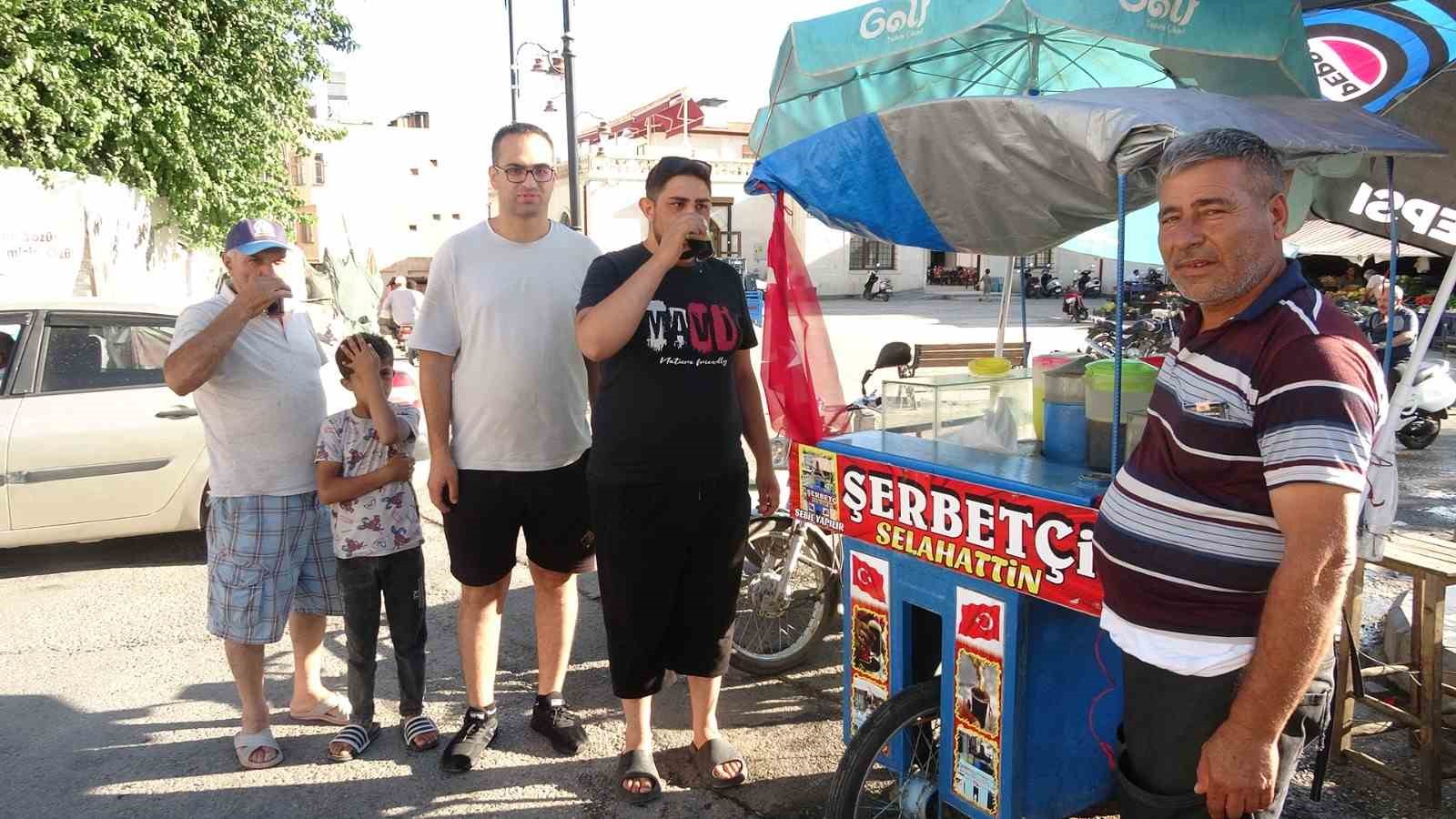 sicaklar-soguk-serbet-satislarini-artirdi-gunde-400-bardak-satiyor