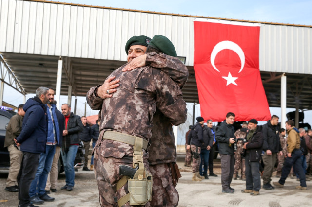 Özel Harekat Polisleri Afrin'e Dualarla Uğurlandı