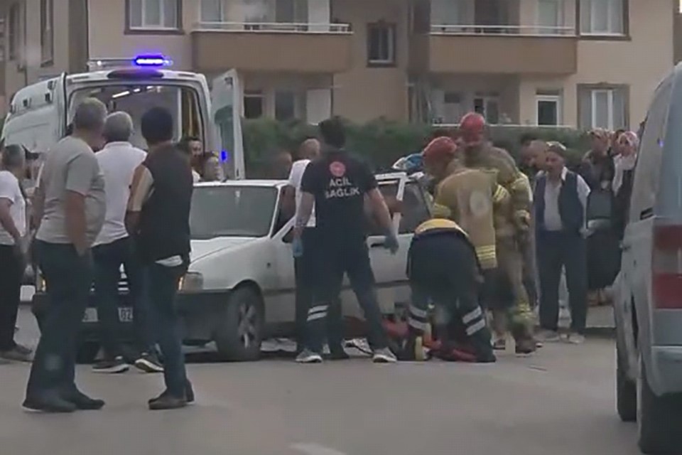 bursa-da-minibus-ile-otomobil-carpisti-9-yarali