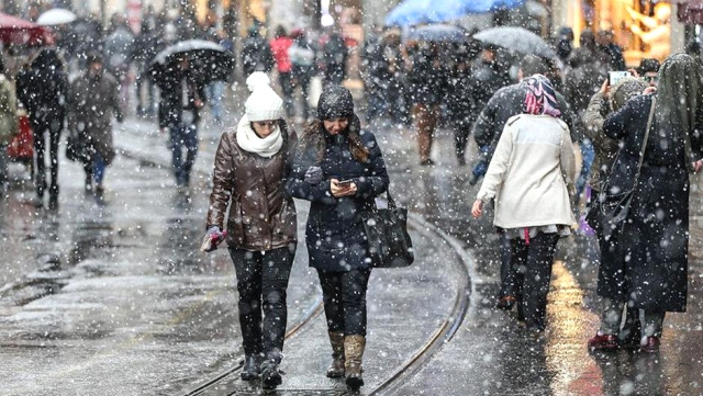 Meteoroloji Gün Verdi! Pazar Günü İstanbul Kar Altında Kalacak