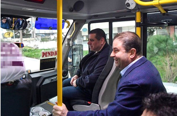 Chp'li Başkan, Minibüse Bindi Görüntüleri 'makam Aracım' Diye Paylaştı